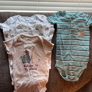 Short sleeve onesies (4)
